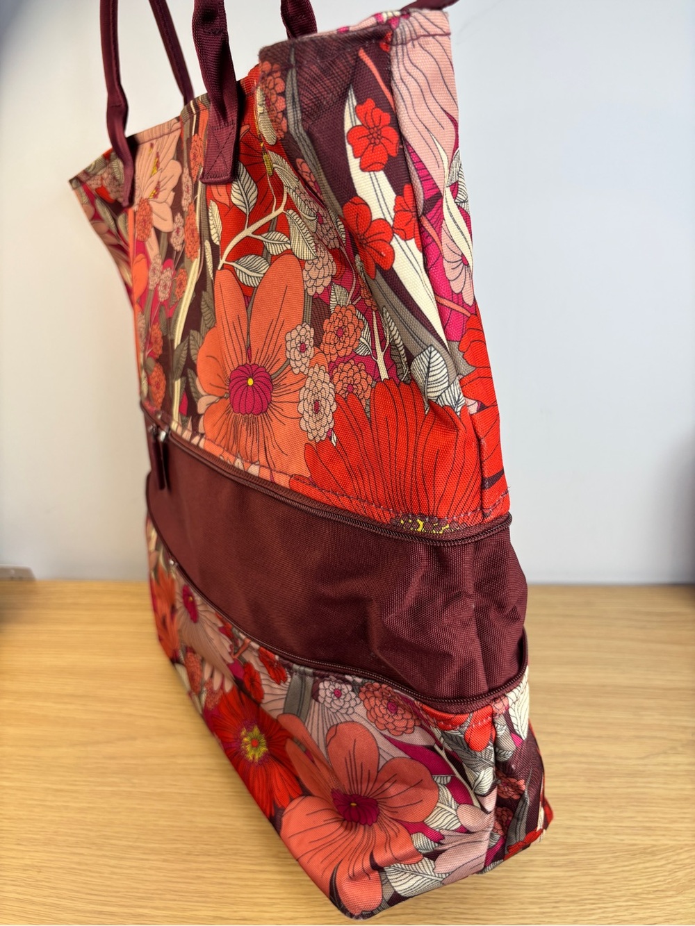 Retired Large Vera Bradley Red Lighten Up Floral Expandable Travel Tote - Picture 4 of 13